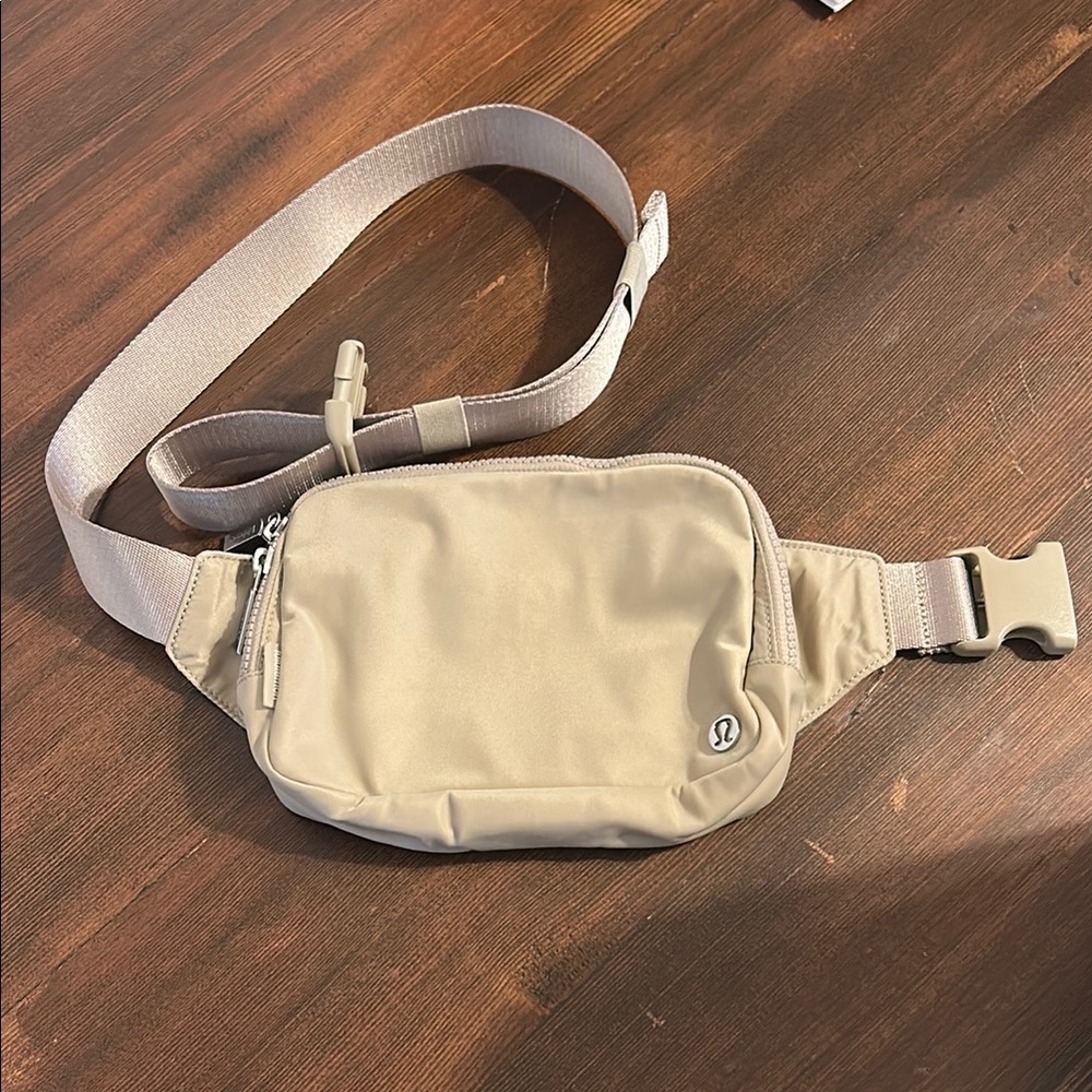 Lululemon 2L Everywhere Belt Bag